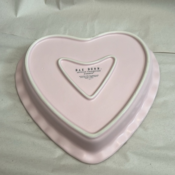 Rae dunn ‘baking love’ cake pan - Picture 2 of 3